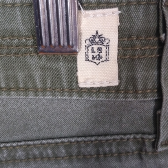 Levis capris size 8 - Picture 5 of 6